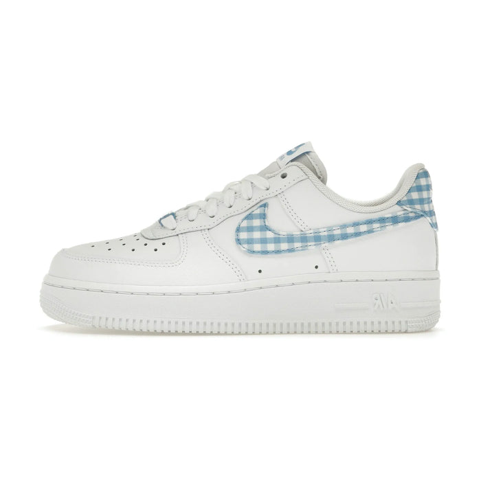 Nike Air Force 1 Low '07 Essential White University, niebieska kratka