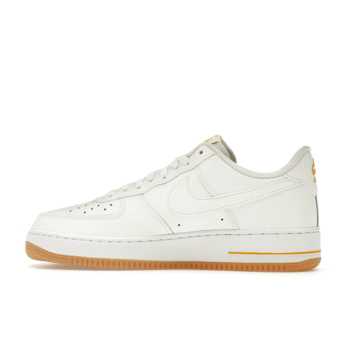 Nike Air Force 1 Low '07 Biała uniwersytecka złota guma